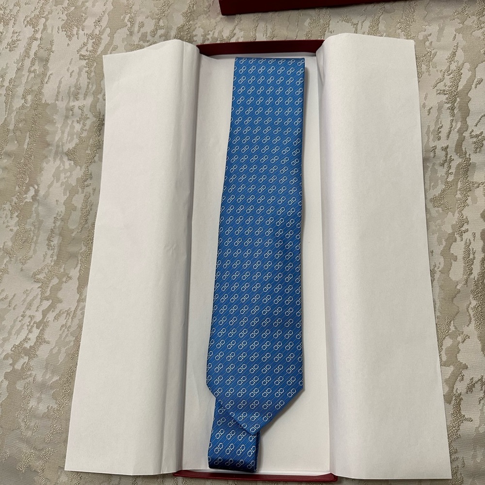 NWT Salvatore Ferragamo Silk Tie